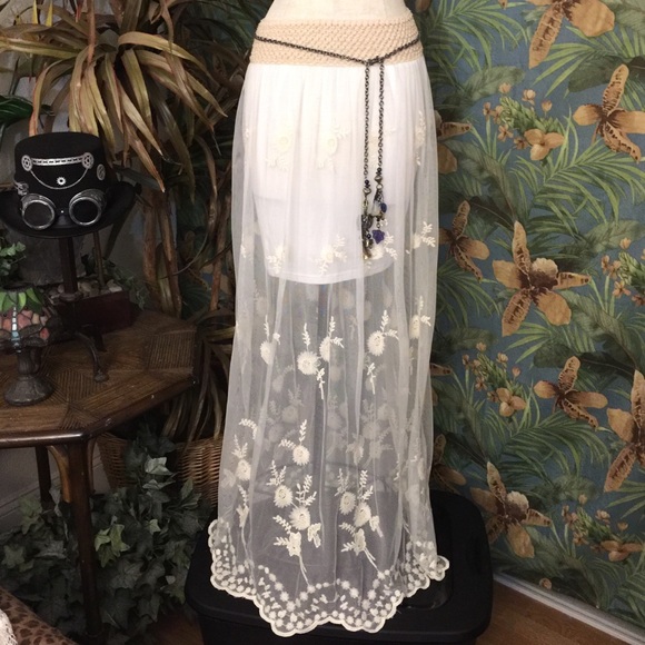 Charlotte Russe Dresses & Skirts - Charlotte Russe embroidered net lace maxi skirt- M